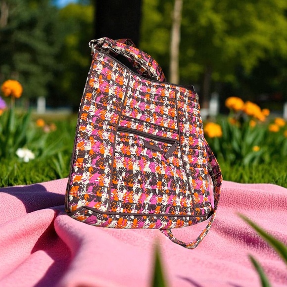 Vera Bradley Women Vibrant Pink Multicolor Print Quilted Shoulder/Crossbody Bag - Picture 1 of 5